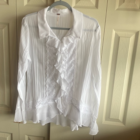 Free People NWT Bad at Love Ruffle & Lace Long Sleeve Button-Up Blouse Medium - Picture 3 of 14